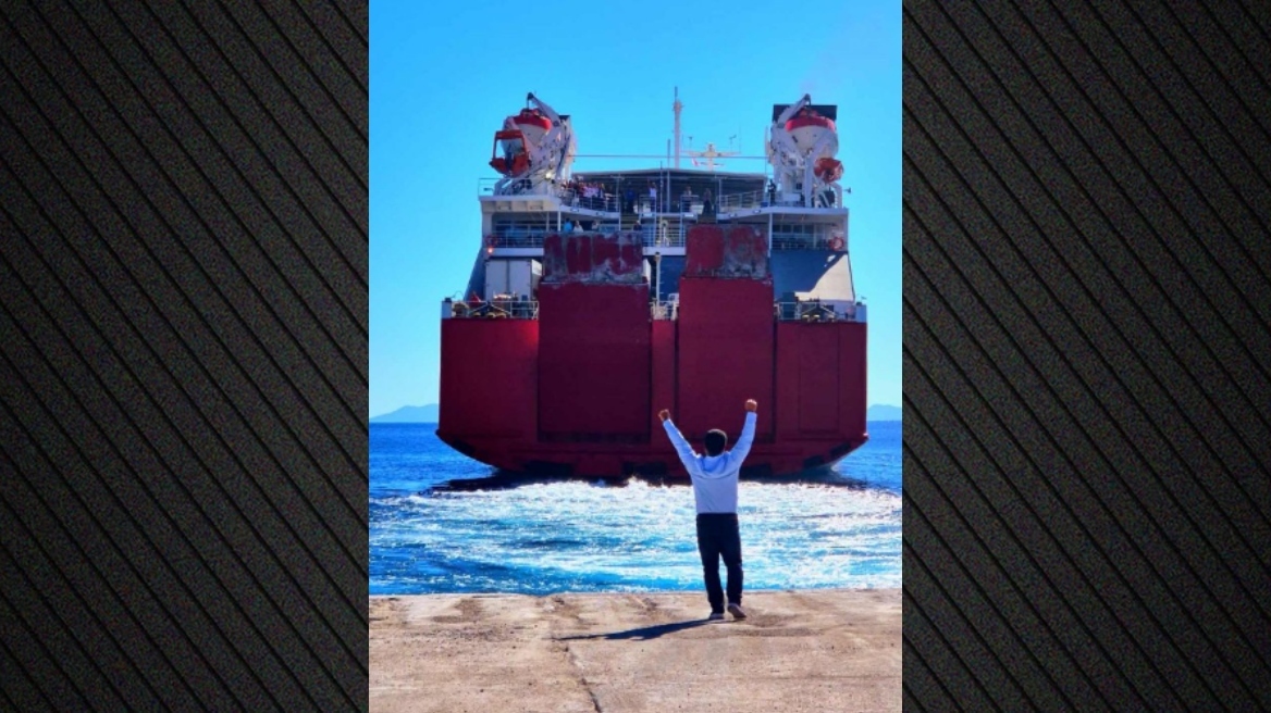 Ο συγκινητικός αποχαιρετισμός του δημάρχου Σικίνου στους μαθητές που παρέλασαν στο νησί για την 28η Οκτωβρίου, δείτε βίντεο