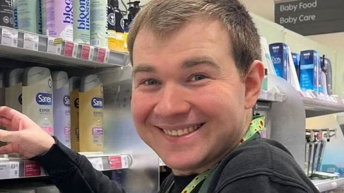 Τέσσερα χρόνια δουλεύει χωρίς μισθό: Η ιστορία του 27χρονου με αυτισμό που ζητά μόνο δικαιοσύνη