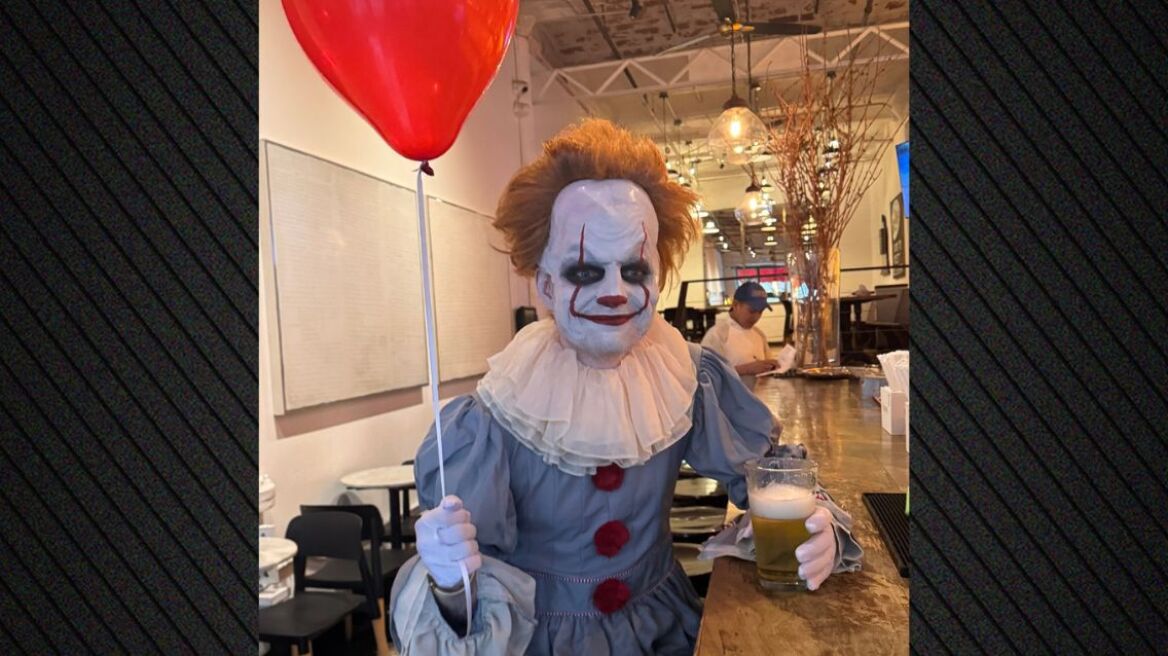 Ο Εντ Σίραν εμφανίστηκε ως Pennywise  από το «It» για το Χάλογουιν