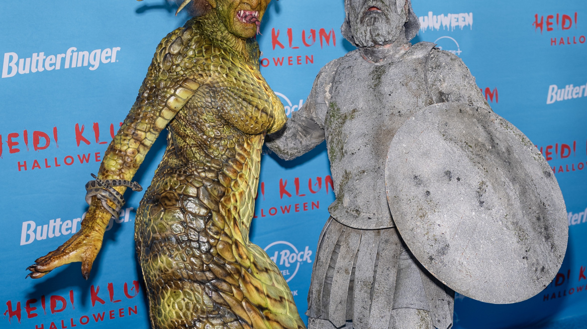 Η Heidi Klum εντυπωσιάζει για μία ακόμη χρονιά με το κοστούμι της για το Halloween
