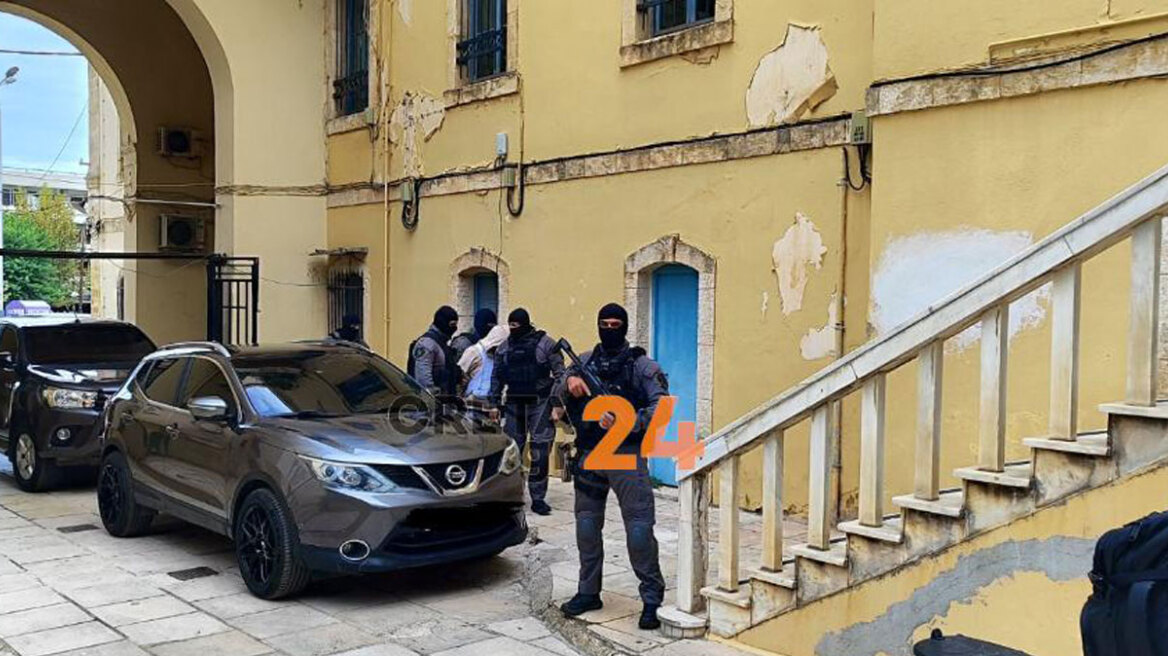 Φονικό στην Κίσσαμο: Με αλεξίσφαιρο στον ανακριτή ο 23χρονος που σκότωσε 52χρονο, ενώ χόρευε στο πανηγύρι