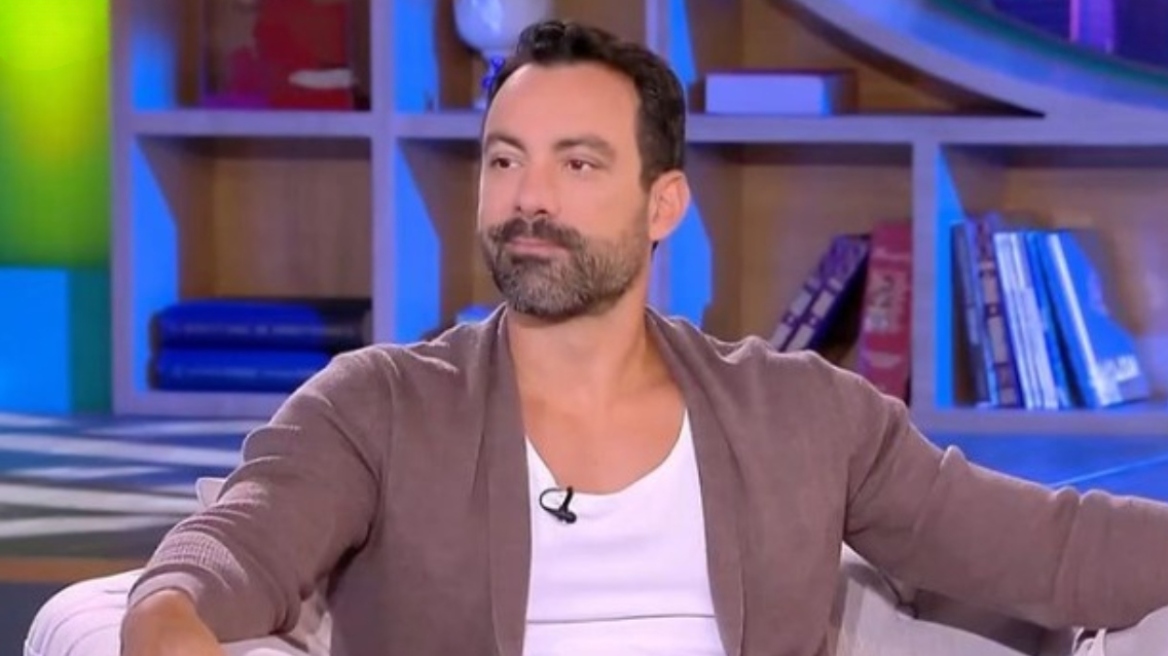 Ο Σάκης Τανιμανίδης περιέγραψε την περιπέτεια που είχαν στο πρώτο ταξίδι του World Party: «Μας πήγαν στα κρατητήρια»