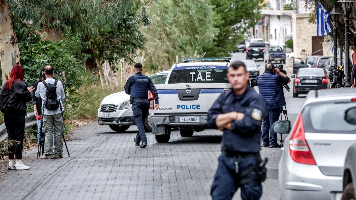 Όπλα, φυσίγγια και μαχαίρια βρήκαν οι αστυνομικοί σε σπίτια στα Βορίζια