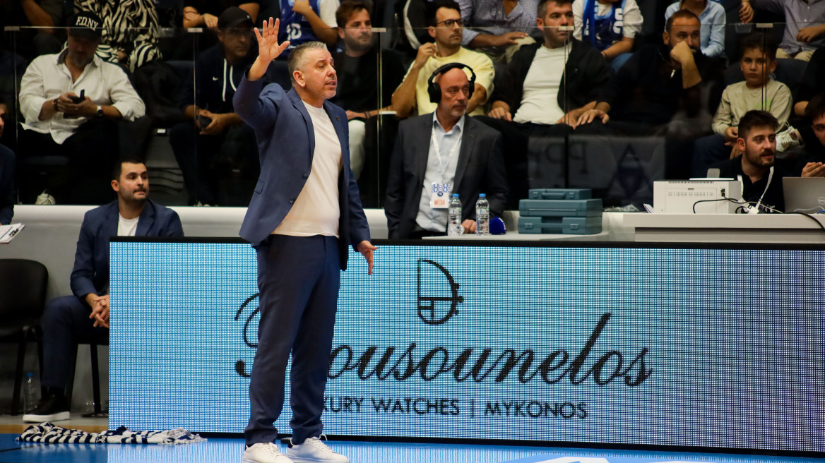 Ξέσπασε ο Παπαθεοδώρου: «Παίζεται κουκλοθέατρο στο ελληνικό μπάσκετ, είμαστε μέρος μίας θεατρικής παράστασης»