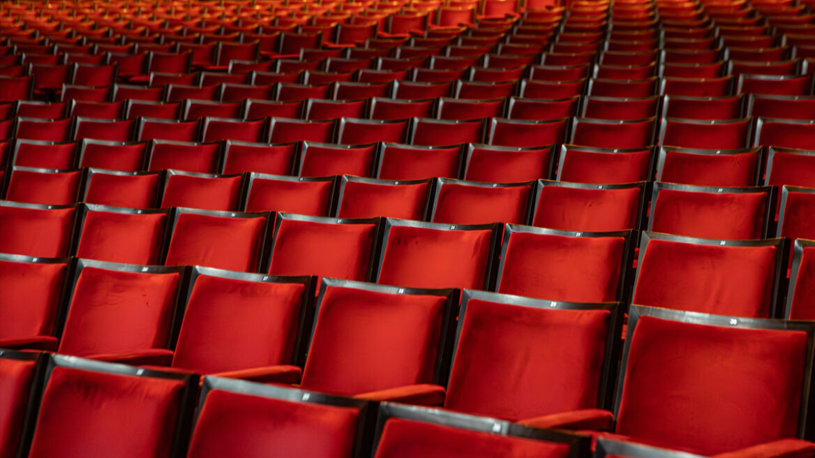 Sold-out: Γιατί τα εισιτήρια στα αθηναϊκά θέατρα εξαφανίζονται πριν αρχίσει η πρόβα