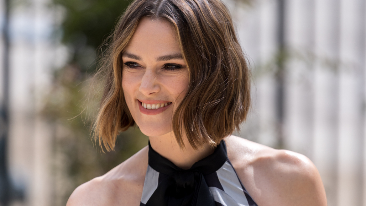 Η Keira Knightley αποκάλυψε το τρικ που τη βοηθά με τη δυσλεξία όταν αποστηθίζει ατάκες
