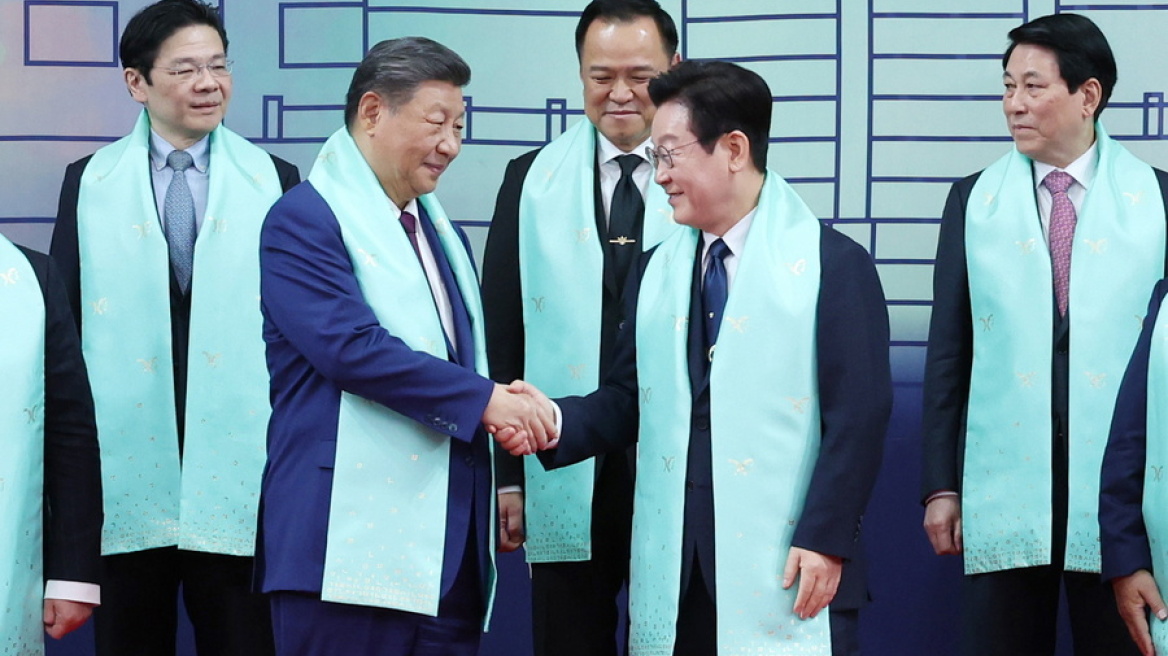 Σπάνια στιγμή χιούμορ από τον Σι Τζινπίνγκ: Τι είπε στον Νοτιοκορεάτη πρόεδρο και τον έκανε να γελάσει