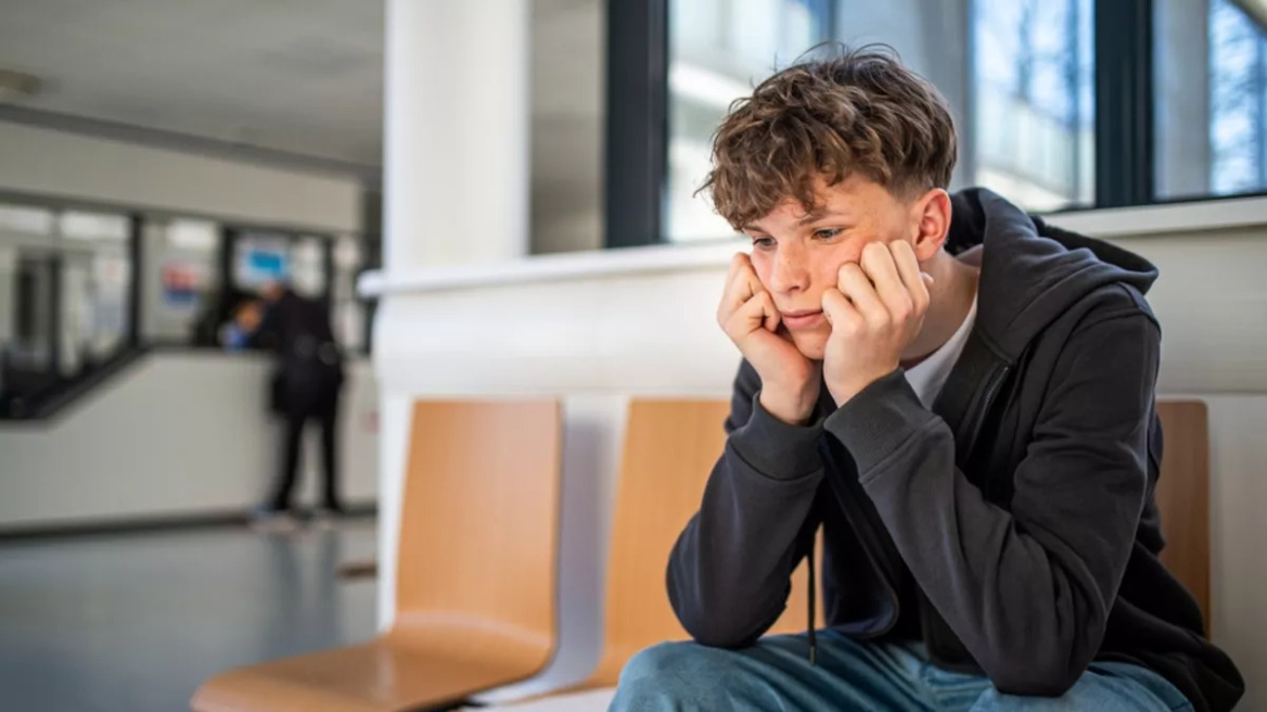 Νέοι σε κρίση – Γιατί η ψυχική υγεία των Ελλήνων κλονίζεται
