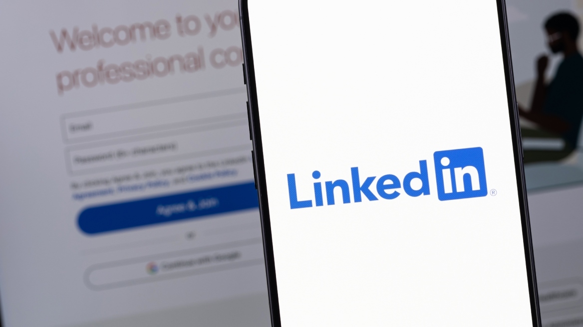 LinkedIn: Από σήμερα χρησιμοποιεί δεδομένα χρηστών στην ΕΕ για να εκπαιδεύσει μοντέλα τεχνητής νοημοσύνης