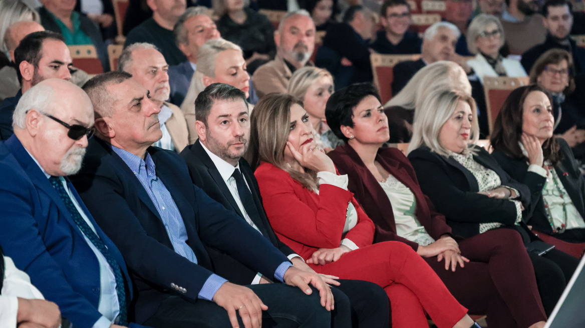 ΠΑΣΟΚ: Σε βαρύ κλίμα μετά τα «αυτογκόλ» η πρώτη συνεδρίαση της Πολιτικής Γραμματείας