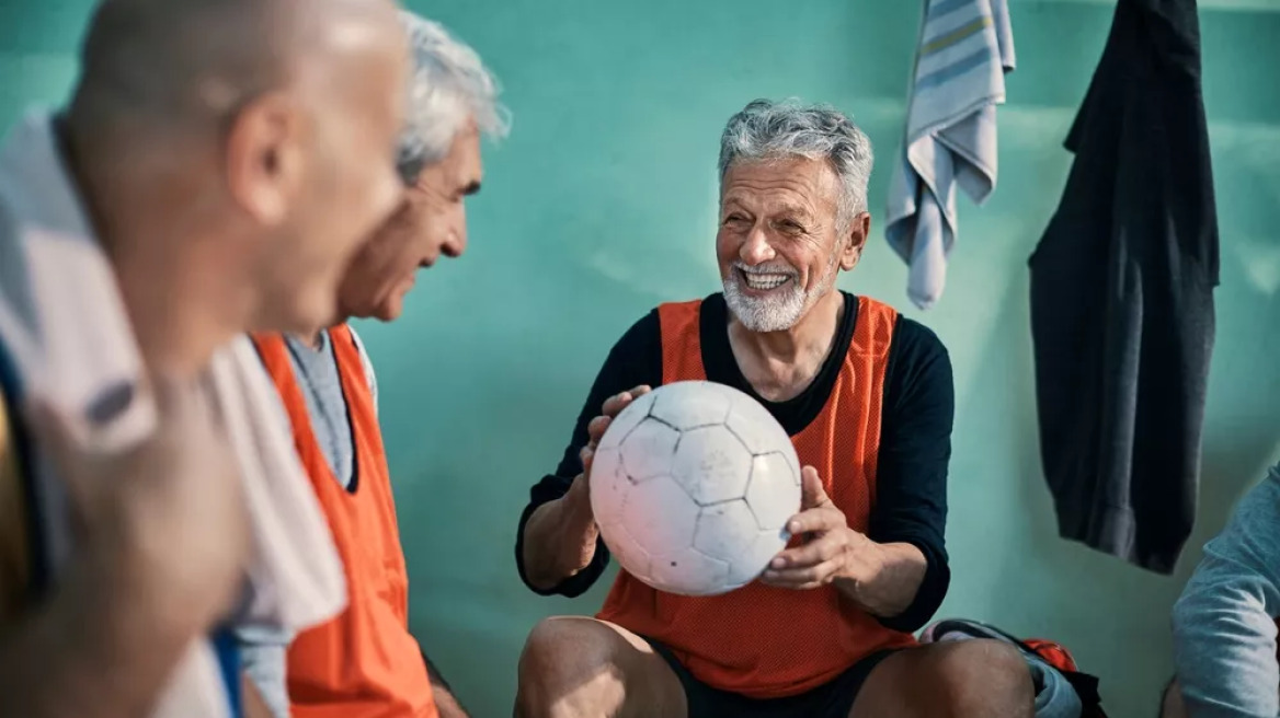 Το ποδόσφαιρο που «ταιριάζει» γάντι στους 60χρονους – Συνδυάζει ασφάλεια, κοινωνικότητα και ψυχική ευεξία