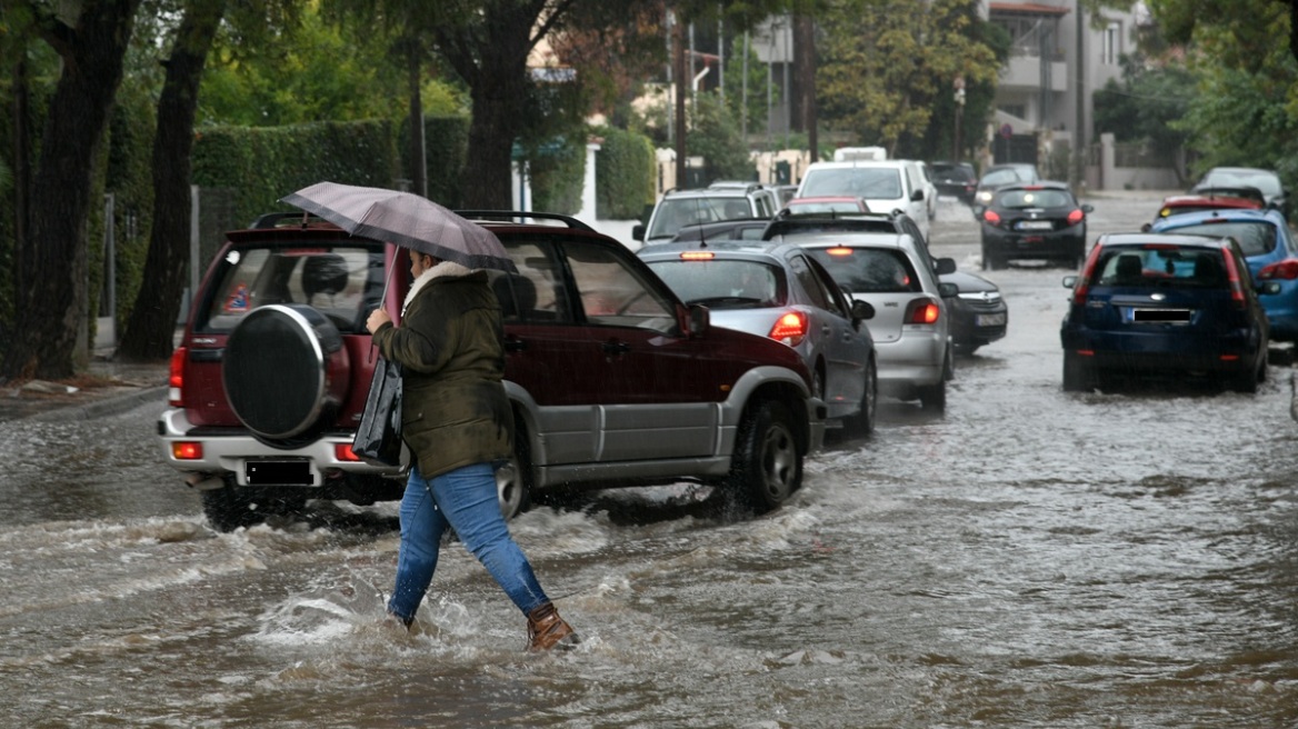 Καιρός: Βροχές και καταιγίδες έως την Τετάρτη - Οι 5 περιοχές που θα είναι έντονα τα φαινόμενα
