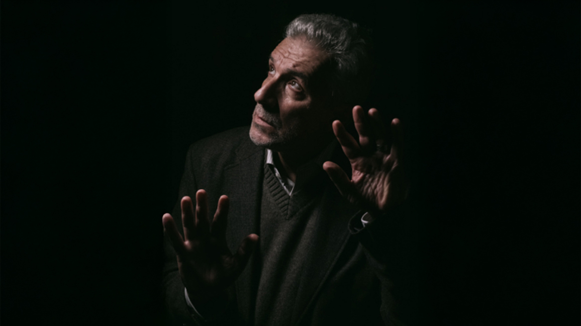 Άρης Λεμπεσόπουλος: Πρωταγωνιστεί στον «Αρχιμάστορα Σόλνες» του Ίψεν