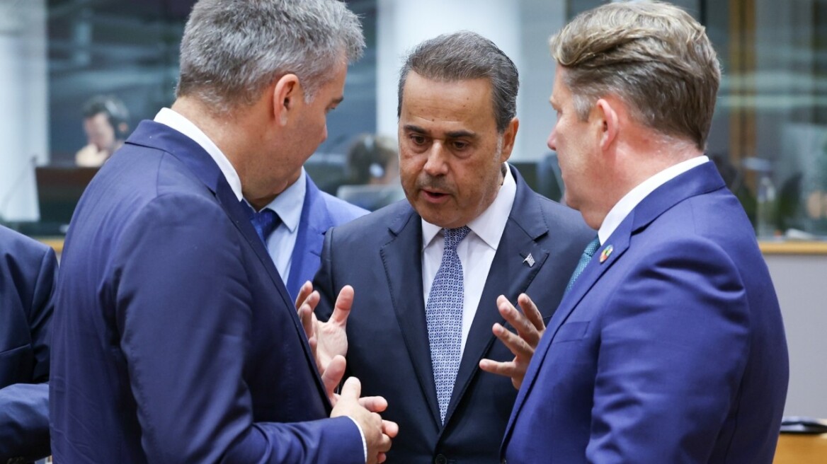 Κλιματική μάχη στις Βρυξέλλες: Οι επιδιώξεις Παπασταύρου, τα στρατόπεδα και ο προβληματισμός των big oil