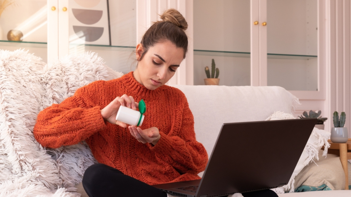 «Ενημερώστε μας για τις παρενέργειες»: Μήνυμα ΕΟΦ για την ασφαλή λήψη φαρμάκων