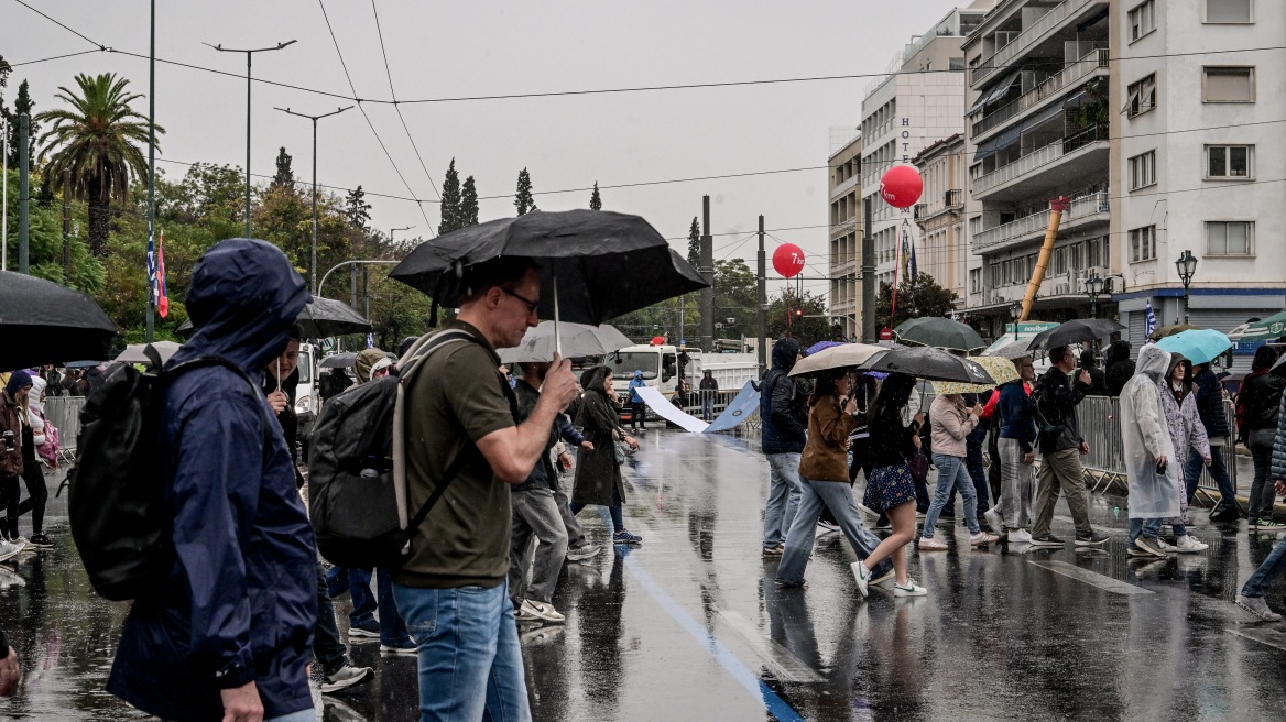 Καιρός: Επιδείνωση σήμερα με ισχυρές βροχές και καταιγίδες  - Οι 8 περιοχές που θα επηρεαστούν περισσότερο, έντονα φαινόμενα και στην Αττική 