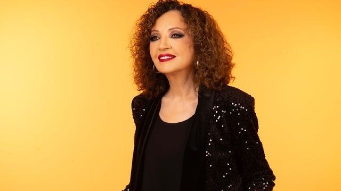 Γλυκερία: Ετοιμάζει ζωντανές εμφανίσεις στην Πλάκα 
