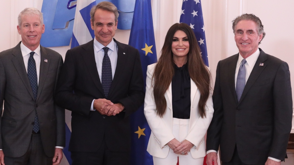 Στο Μέγαρο Μαξίμου η Κίμπερλι Γκιλφόιλ και οι Αμερικανοί υπουργοί Ενέργειας και Εσωτερικών 
