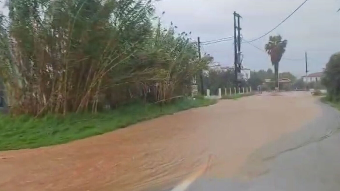 Η κακοκαιρία χτυπά τη Σκιάθο - Δείτε βίντεο από τους δρόμους που μετατράπηκαν σε ποτάμια