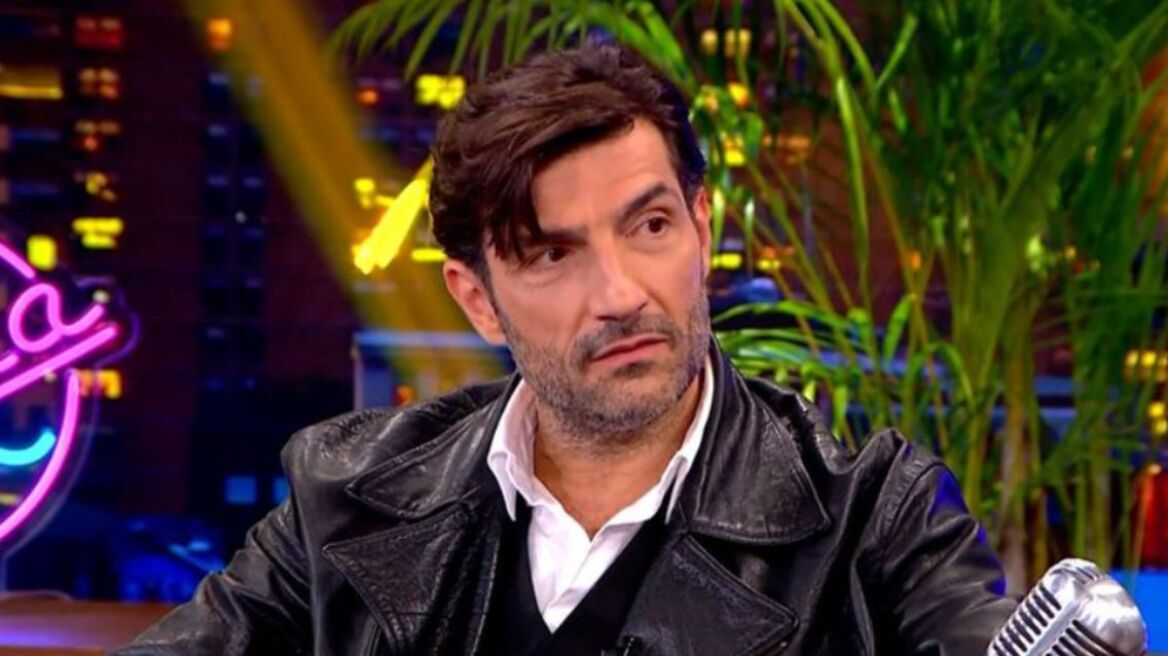 Ο Νίκος Κουρής περιέγραψε το ατύχημα που είχε στο Εθνικό Θέατρο: Έπεσα σε ένα κενό τεσσάρων μέτρων