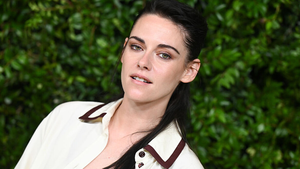 Η Κρίστεν Στιούαρτ είναι εξοργισμένη: «Καμία αλλαγή μετά το Metoo» - Όσα είπε για τις γυναίκες και η φωτογραφία με τη σύζυγό της (εικόνες)