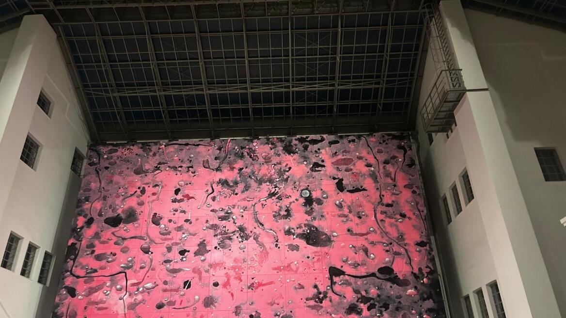 «Χωρίς τέχνη άνθρωπος δεν υπάρχει» - Παρουσιάστηκε το Δέος του Κώστα Τσόκλη στο Καπνεργοστάσιο, δείτε βίντεο