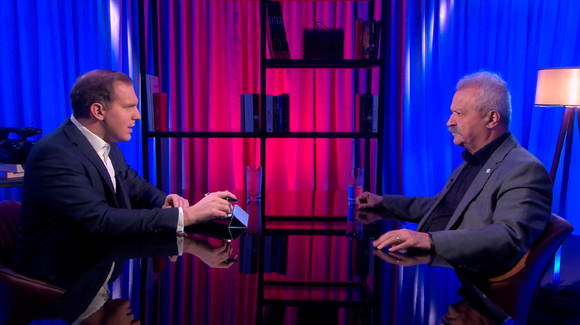 Ραχωβίτσας: Στα Βορίζια μπορούν να σκοτωθούν για 3 πρόβατα, κυνήγησαν αστυνομικό για κλήση - Ο Πάσσαρης πυροβόλησε 16 φορές οδηγό που έψαχνε πάρκινγκ