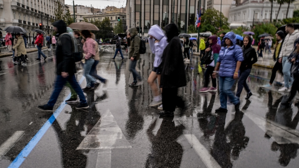 Από τα ξημερώματα του Σαββάτου έρχονται καταιγίδες: Ποιες περιοχές θέλουν προσοχή - Πότε θα βρέξει στην Αθήνα