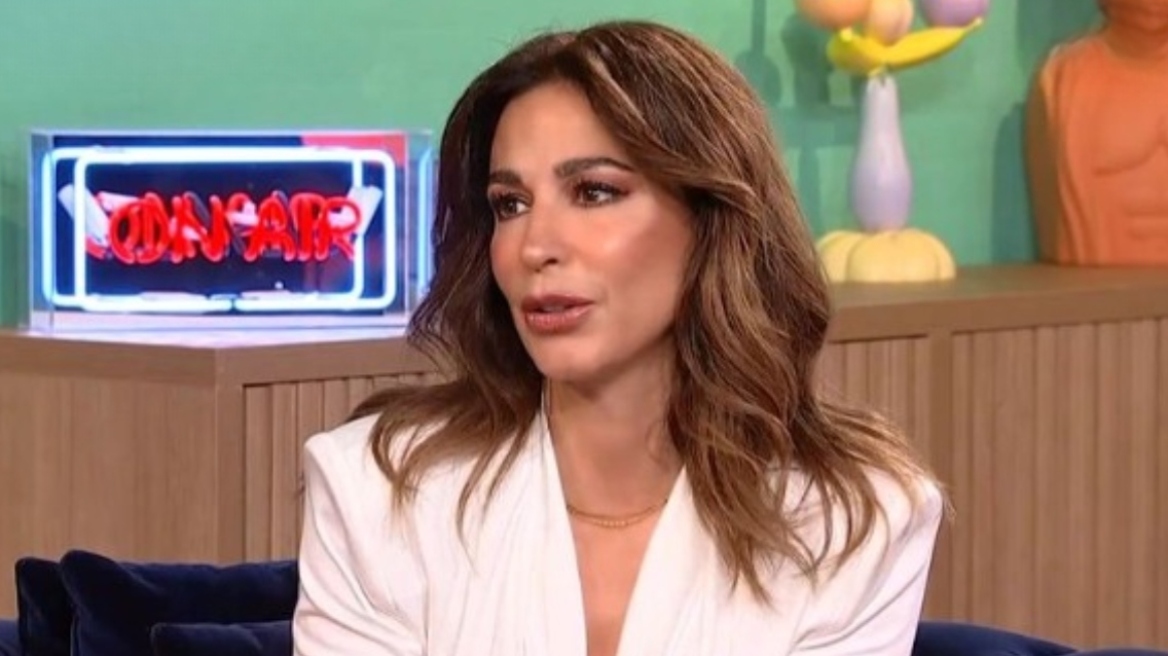 Κατερίνα Παπουτσάκη: Τα παιδιά μου δεν με βλέπουν στην τηλεόραση, δεν είναι ανάγκη να βλέπουν τη μαμά τους να δίνει ένα φιλάκι