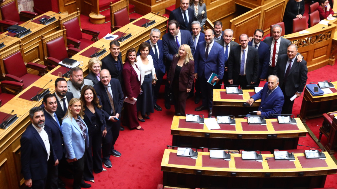 Ψηφίστηκε το φορολογικό νομοσχέδιο: Φέρνει κατάργηση ΕΝΦΙΑ σε χωριά, μειωμένο ΦΠΑ στα νησιά και αυξήσεις σε Σώματα Ασφαλείας