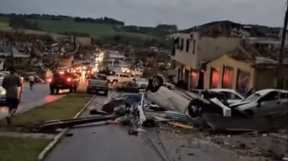 Βίντεο με το φονικό χτύπημα ανεμοστρόβιλου στο Ρίο Μπονίτο της Βραζιλίας