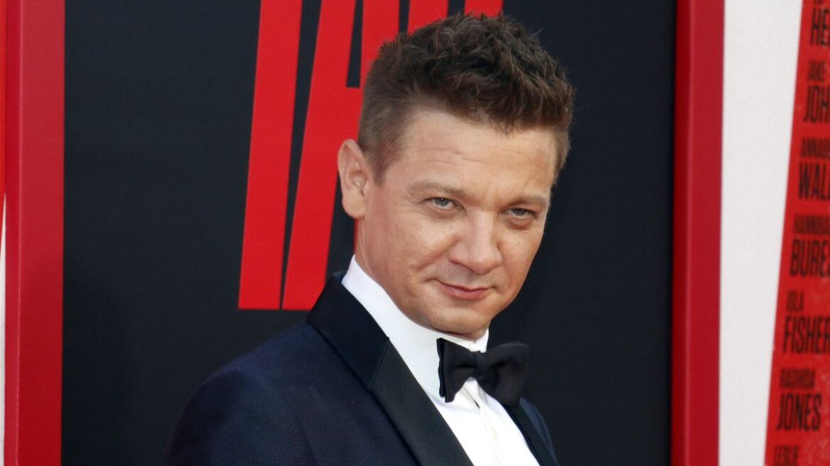 Ο Τζέρεμι Ρένερ αρνείται τις κατηγορίες της Γι Τζόου ότι της έστελνε γυμνές φωτογραφίες και την απειλούσε