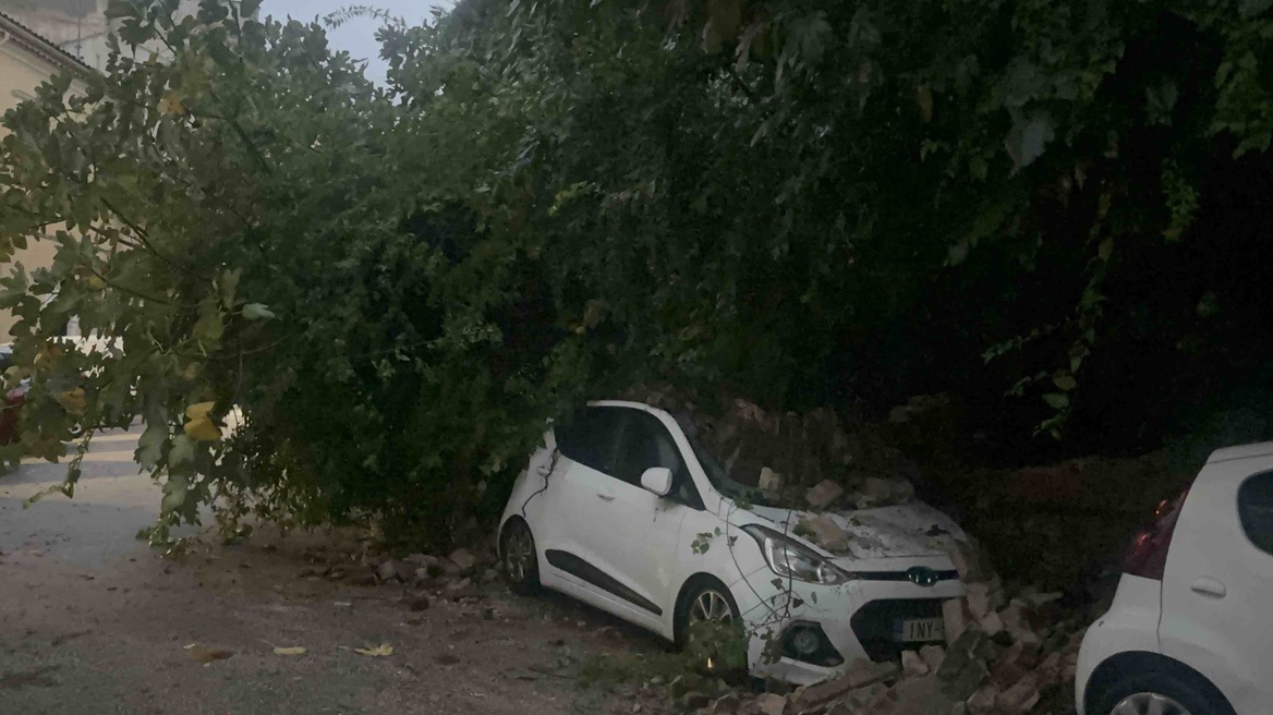 Κέρκυρα: Καταιγίδες πλήττουν το νησί - Κατέρρευσε τοιχίο και καταπλάκωσε αυτοκίνητα