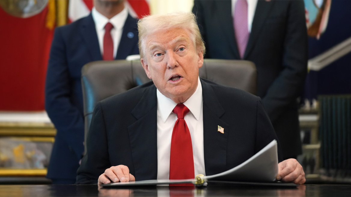 Τραμπ: Το Λονδίνο έχει γίνει τόσο επικίνδυνο που άνθρωποι μαχαιρώνονται στα οπίσθια – Νέα επίθεση κατά του Σαντίκ Καν