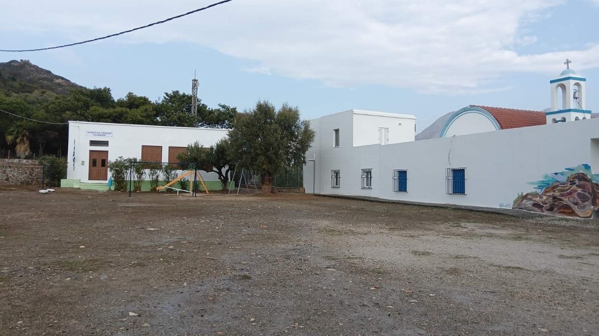 Νέος δάσκαλος για τους δύο μαθητές στην Τέλενδο: Όταν έμαθα ότι κλείνει το σχολείο, το είδα ως τεράστια ευκαιρία να πάω να το ανοίξω