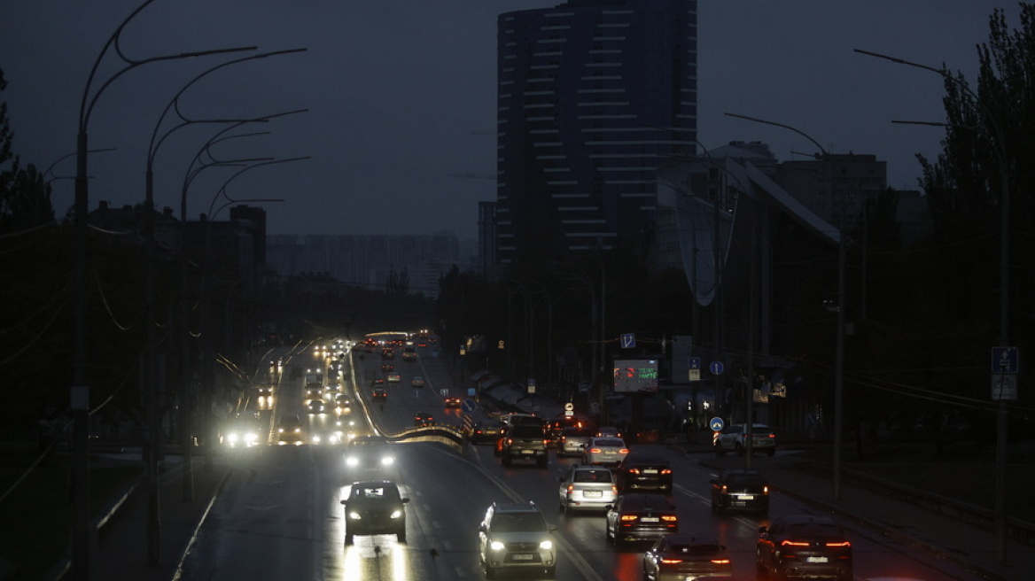 Έφοδος σε εταιρείες ενέργειας στην Ουκρανία από υπηρεσίες κατά διαφθοράς - Επιμένουν οι πολύωρες διακοπές ρεύματος
