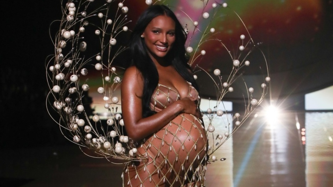 Γέννησε η Τζάσμιν Τουκς - Είχε ανοίξει το Victoria’s Secret Fashion Show στον ένατο μήνα της εγκυμοσύνης της