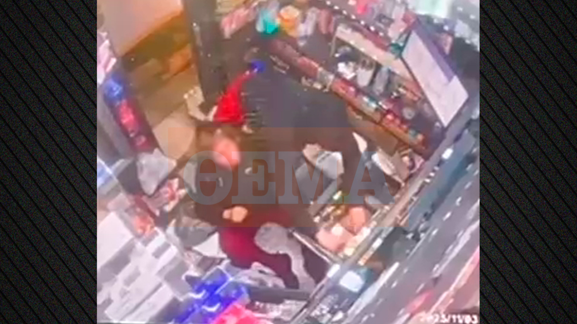 Νέα Ερυθραία: Τρόμος για ιδιοκτήτρια περιπτέρου - Ληστής την έπιασε από τον λαιμό για να πάρει 300 ευρώ, δείτε βίντεο