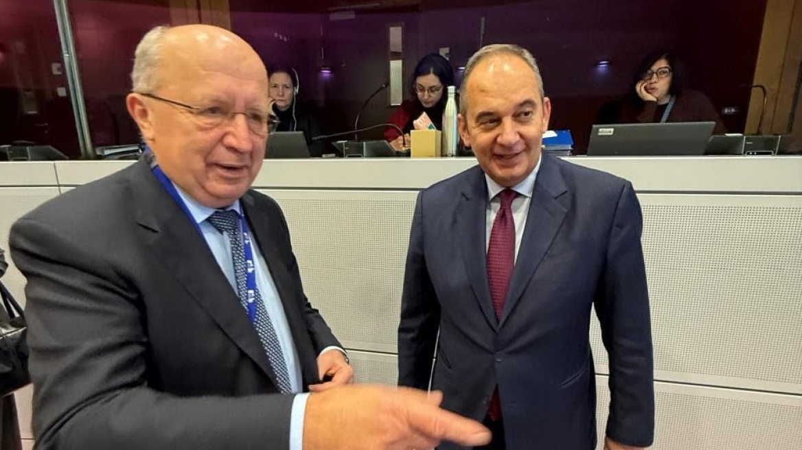 Πλακιωτάκης στον Επίτροπο Άμυνας: Η Τουρκία δεν μπορεί να μετέχει στο SAFE με casus belli και παράνομη κατοχή