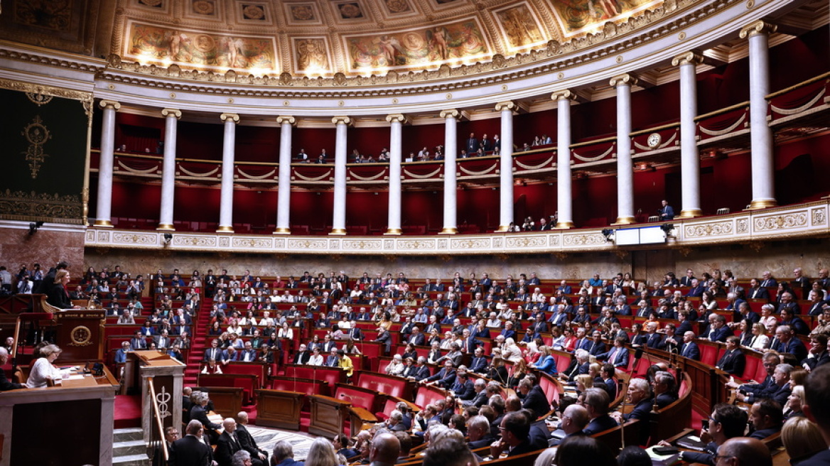 Η γαλλική Εθνοσυνέλευση τάχθηκε υπέρ της αναστολής της μεταρρύθμισης του συνταξιοδοτικού ως το 2027