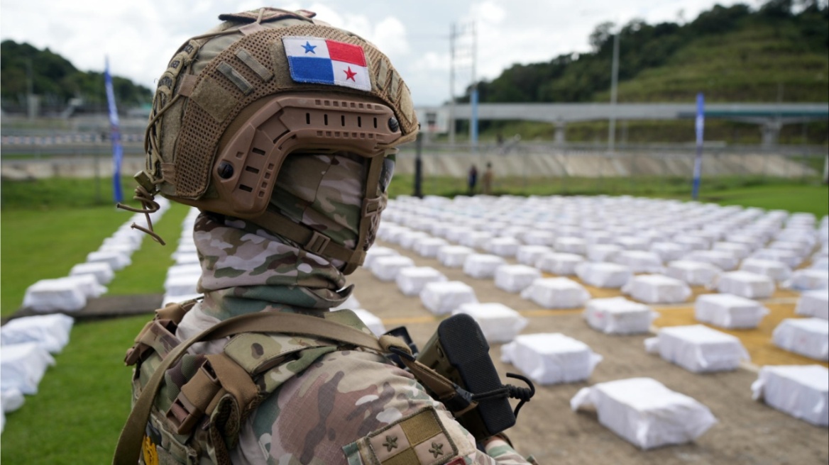 Οι αρχές του Παναμά προχώρησαν στην κατάσχεση 12 τόνων κοκαΐνης σε επιχείρηση στον Ειρηνικό - Δείτε βίντεο