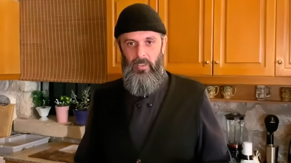 Νέες αποκαλύψεις για τον ρασοφόρο Youtuber και τον συνεργάτη του: «Έμεναν σε ένα σπίτι... να πάθεις πλάκα»