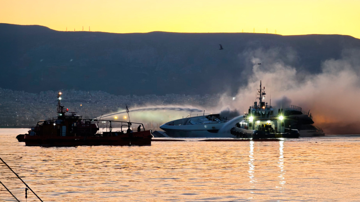 Φωτιά σε τέσσερα σκάφη στη Μαρίνα Ζέας: Βυθίστηκαν τα τρία - Δείτε βίντεο και φωτογραφίες
