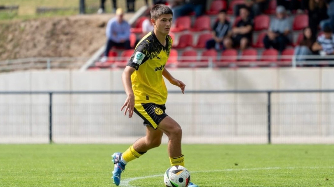 Γιώργος Ζησόπουλος: Το 15χρονο «τείχος» της Ντόρτμουντ που κοιτάζει η Εθνική