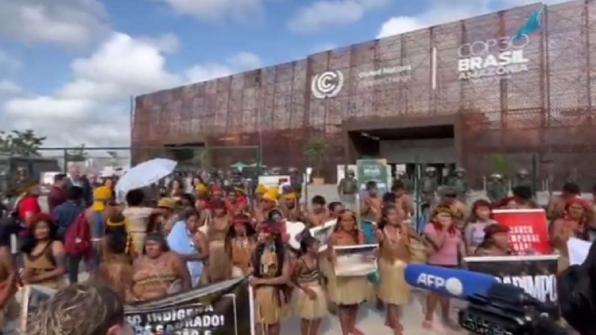 Βραζιλία: Αυτόχθονες διαδηλωτές απέκλεισαν την είσοδο της διάσκεψης του ΟΗΕ για το κλίμα