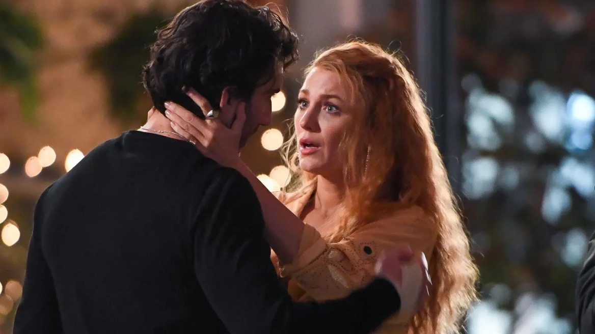 Τζάστιν Μπαλντόνι:  Ισχυρίζεται ότι η Μπλέικ Λάιβλι αυτοσχεδίασε το φιλί σε σκηνή που κόπηκε από το «It Ends with Us»