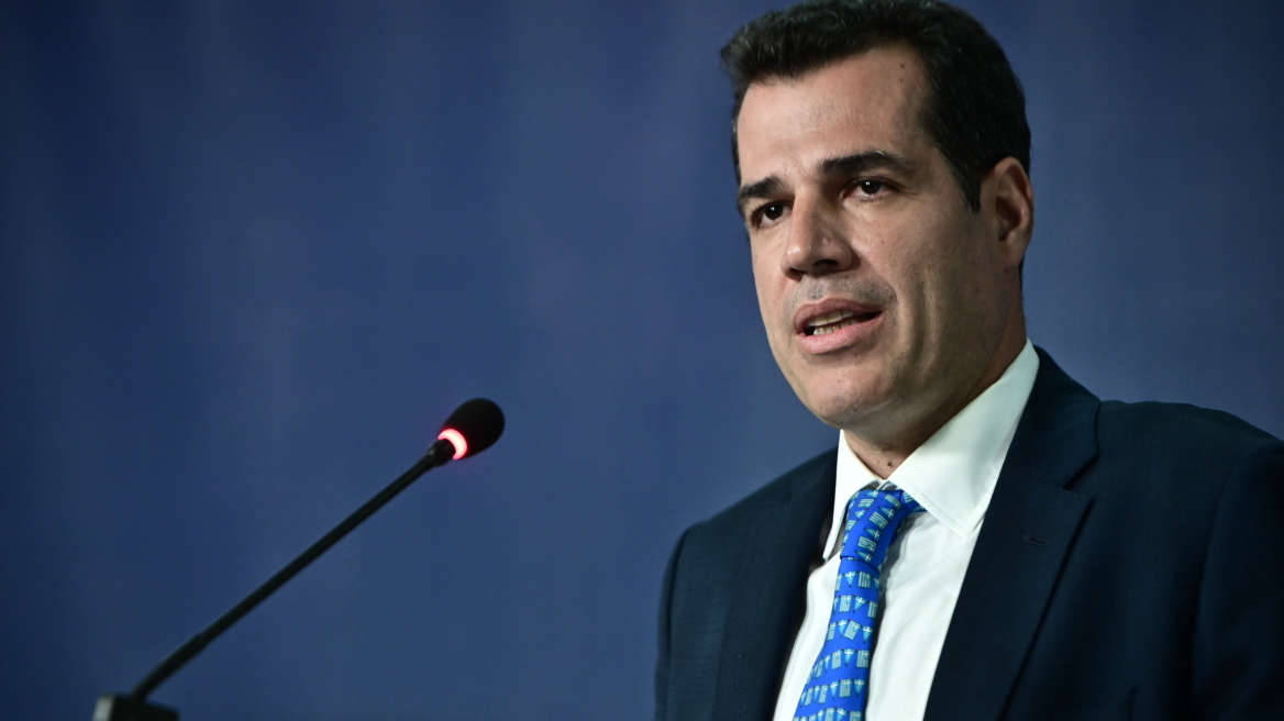 Πλεύρης: Οπλοκατοχή μπορεί να υπάρξει υπό αυστηρούς κανόνες και μόνο για το σπίτι
