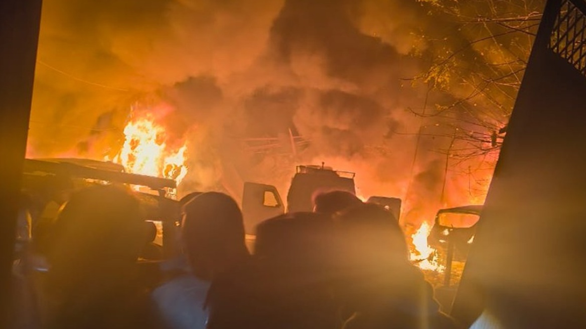 Iνδία: Έκρηξη και πυρκαγιά σε αστυνομικό τμήμα του Κασμίρ - Bίντεο