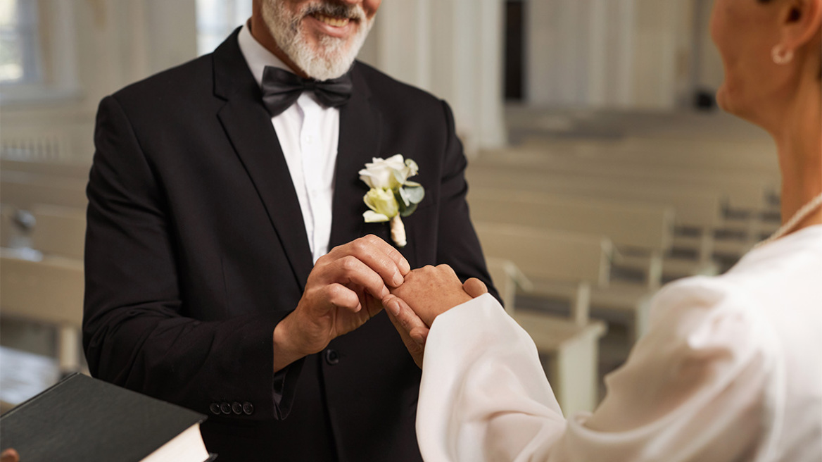 Εκρηξη των γάμων μετά τα 50: ένα νέο φαινόμενο