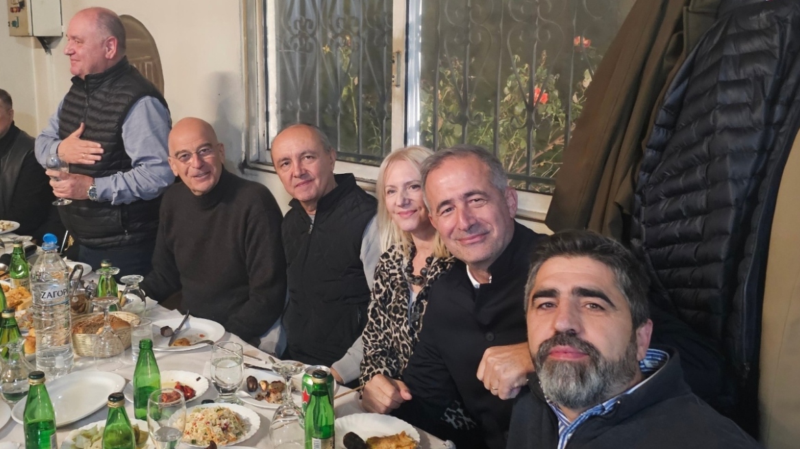 Φλώρινα: Δένδιας, Κεραμέως, υφυπουργοί και βουλευτές της ΝΔ σε παραδοσιακό βράσιμο τσίπουρου σε καζάνι – Δείτε βίντεο
